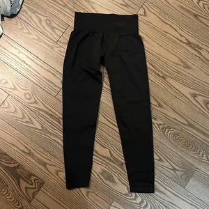 NVGTN  women’s leggings - size M - black